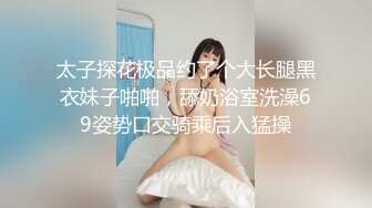 学校乘坐电梯时偷拍JK妹子的裙底,意外发现内裤卡屁股缝了,嫩逼露出了一大半