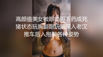 《极品CP魔手外购》美女如云商场全景逼脸同框偸拍数位都市气质小姐姐方便，惊现一线天粉嫩美鲍